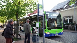 Illustration: 10 Jahre PlusBus in Brandenburg. (Quelle: rbb)