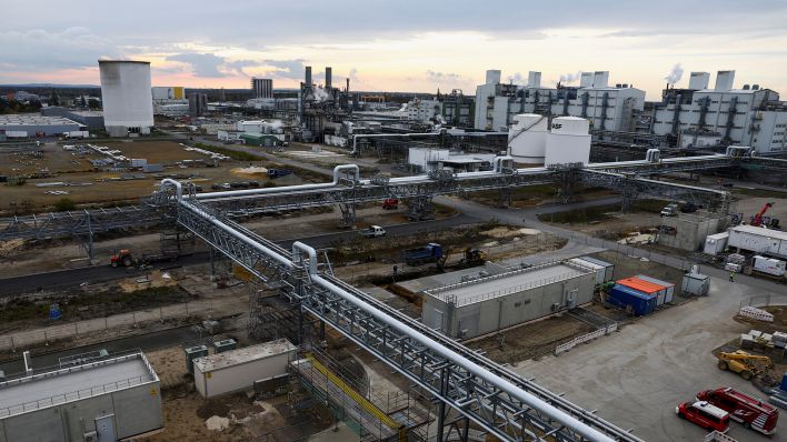 Die Baustelle auf dem Gelände des Chemieunternehmens BASF in Schwarzheide, Brandenburg, aufgenommen am 01.11.2022. (Quelle: Picture Alliance/Reutes/Pool/Lisi Niesner) Die Baustelle auf dem Gelände des Chemieunternehmens BASF in Schwarzheide, Brandenburg, aufgenommen am 01.11.2022. (Quelle: Picture Alliance/Reutes/Pool/Lisi Niesner)