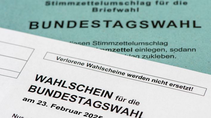 Wahlschein und Briefwahl zur Bundestagswahl am 23. Februar 2025 (Quelle: dpa/Wolfgang Filser) Wahlschein und Briefwahl zur Bundestagswahl am 23. Februar 2025 (Quelle: dpa/Wolfgang Filser)