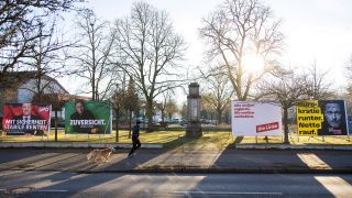 Wahlplakate der Parteien SPD, Die Grünen, Die Linke und FDP in Schildow (Mühlenbeck-Mönchmühle). (Quelle: dpa/Ben Kriemann)