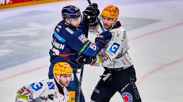 DEL-Spitzenspiel zwischen den Eisbären Berlin und Bremerhaven (Quelle: IMAGO / Eibner) DEL-Spitzenspiel zwischen den Eisbären Berlin und Bremerhaven (Quelle: IMAGO / Eibner)