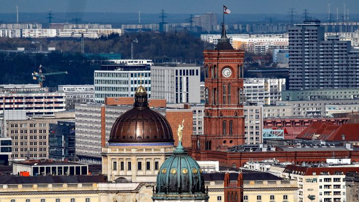 Blick über Berliner Humboldt-Forum und Rotes Rathaus. (Quelle: imago-images/Jochen Eckel) Blick über Berliner Humboldt-Forum und Rotes Rathaus. (Quelle: imago-images/Jochen Eckel)