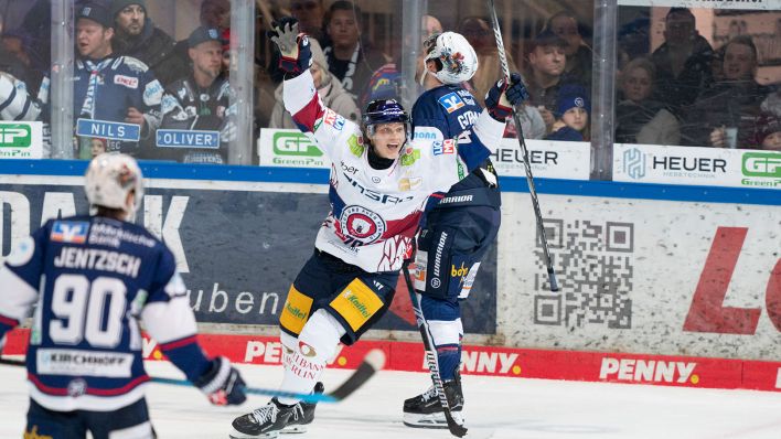Frederik Tiffels von den Eisbären Berlin jubelt über einen Treffer (imago images/Marco Bader) Frederik Tiffels von den Eisbären Berlin jubelt über einen Treffer (imago images/Marco Bader)
