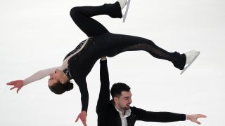 Annika Hocke und Robert Kunkel bei der Eiskunstlauf-EM (Quelle: picture alliance/dpa/AP | Sergei Grits)