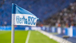 Hertha-Fahne im Olympiastadion (Quelle: IMAGO / Fotostand)