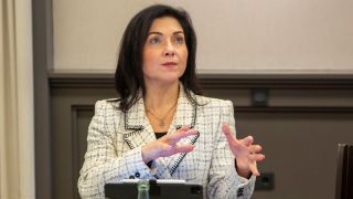 Archivbild: Katherina Reiche bei einer Präsentation. (Quelle: dpa/Goldmann)