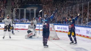 Liam Kirk und Blaine Byron bejubeln das Tor zum 4:1 gegen Köln (imago images/Matthias Koch)