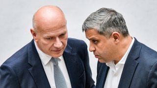 Regierender Bürgermeister Wegner und SPD-Fraktionschef Saleh. Berlin, 27.04.2023