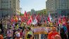 01.05.2025, Berlin: Auf der Karl-Marx-Alle versammeln sich Teilnehmer einer Demonstration zum 1. Mai.(Quelle:dpa/J.Carstensen)