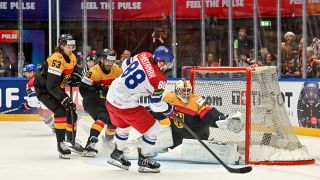 Die deutsche Eishockey-Nationalmannschaft kassiert bei der WM ein Gegentor gegen Tschechien (imago images/justpictures.ch)