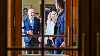 Die neue Berliner Kultursenatorin Sarah Wedl-Wilson mit Berlins Regierenden B?rgermeister Kai Wegner (CDU), fotografiert am 05. Mai 2025 in Berlin. (Quelle: Imago Images/Maurizio Gambarini)