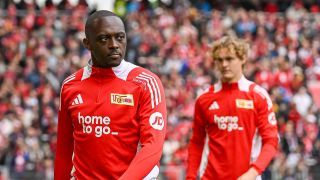 Union-Spieler Jerome Roussillon geht vom Platz (Bild: Imago Images/Eibner)