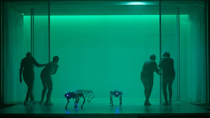 Szenenbild des Theaterstücks " A Year without Summer" inszeniert von Florentina Holzninger an der Volksbühne Berlin. (Quelle: Marya Wallraff/Volksbühne Berlin)