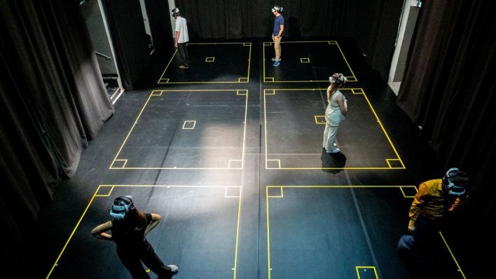 Eine virtuelle Ruinenlandschaft - Performative Installation in Virtual Reality von DARUM. [EOL]. End of Life. (Quelle: EOL/DARUM)